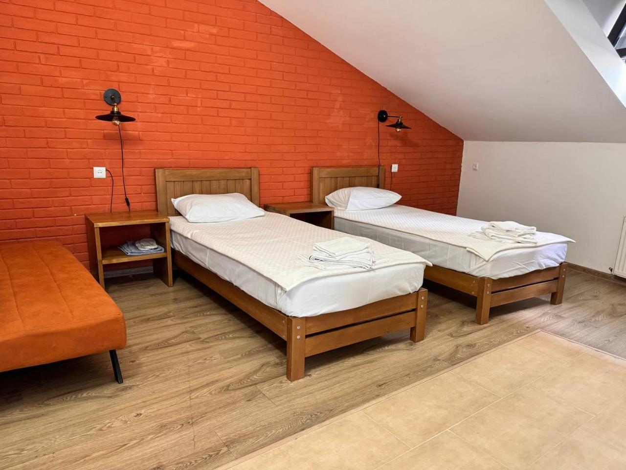 Tbil Inn Hotel Тбилиси Екстериор снимка